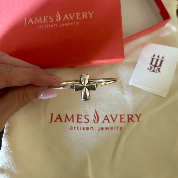 James Avery Retired Silver Cross Bracelet - Picture 1 of 5
